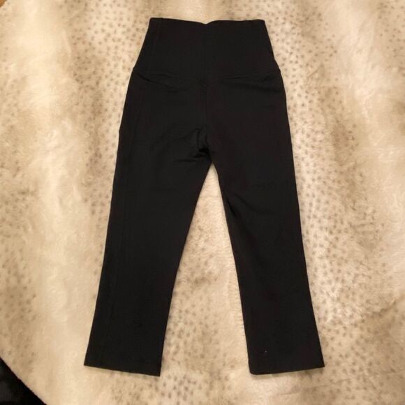 NIKE Power Black Legendary Capri Hi-Rise Leggings - Picture 5 of 9